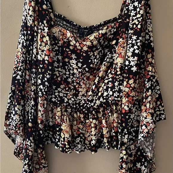 Women’s Shop Neighbor Los Angeles  Rose & Remington Boho Floral Print Top - Picture 3 of 10